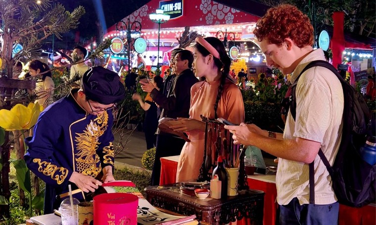 Lễ hội Tết Việt 2024 để lại nhiều dấu ấn, san sẻ yêu thương ảnh 2