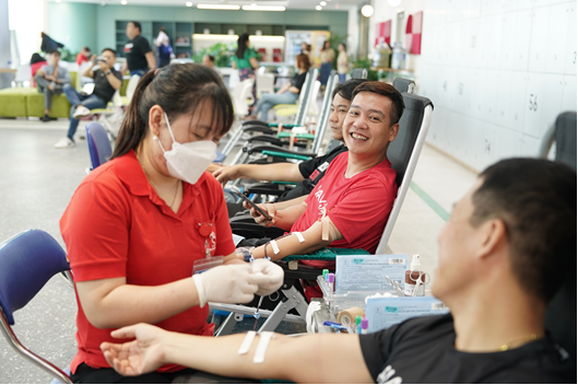 Gần 200 thành viên AIA Việt Nam tham gia hiến máu nhân đạo ảnh 3