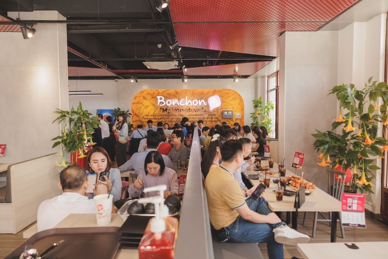 Gen Z đổ xô đến Grand World soi menu, “đu trend” ẩm thực ảnh 2