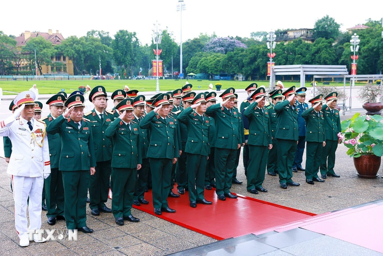[ẢNH] Lãnh đạo Đảng, Nhà nước viếng Chủ tịch Hồ Chí Minh và các anh hùng liệt sỹ ảnh 3