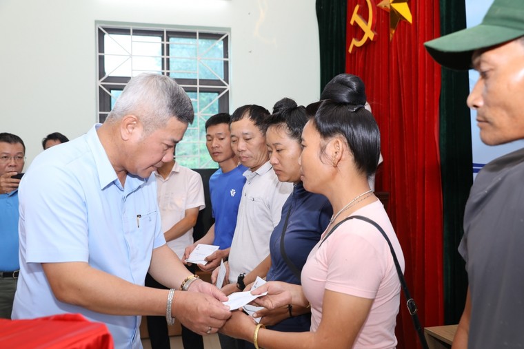 Petrovietnam thăm hỏi, hỗ trợ người dân Sơn La và Điện Biên sau mưa lũ ảnh 2