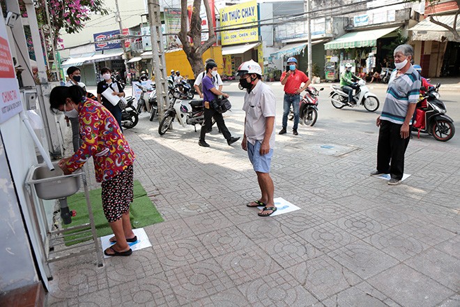 Sáng kiến 'ATM gạo' hoạt động 24/24 phát miễn phí cho người nghèo ở TPHCM ảnh 6