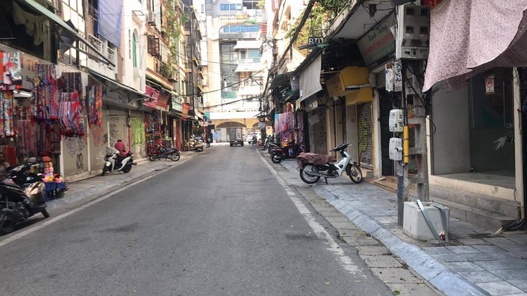 Người dân Hà Nội cẩn trọng với làn sóng Covid-19 tái bùng phát ảnh 5