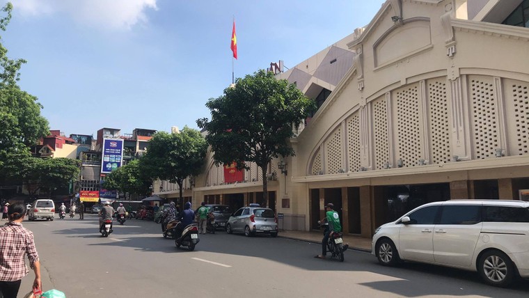 Người dân Hà Nội cẩn trọng với làn sóng Covid-19 tái bùng phát ảnh 3