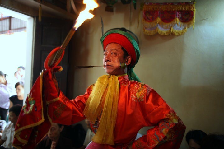 Lên đồng - Nghi lễ dân gian ảnh 2