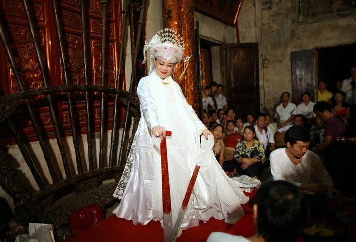 Lên đồng - Nghi lễ dân gian ảnh 3