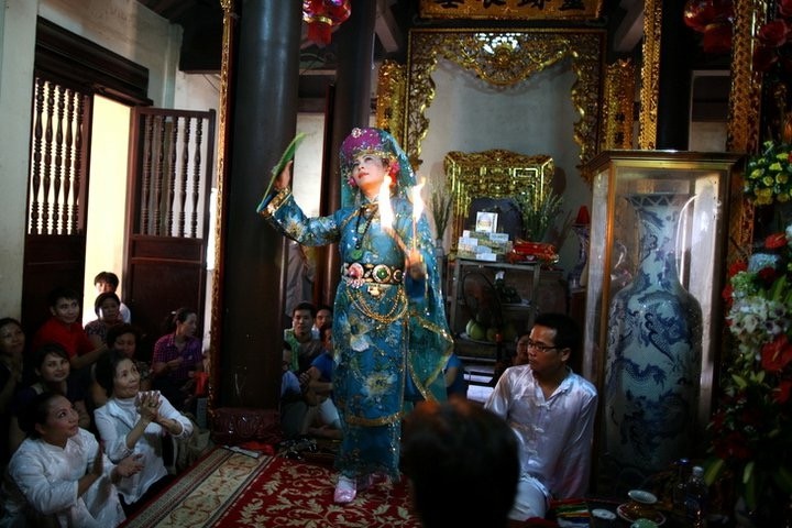 Lên đồng - Nghi lễ dân gian ảnh 6