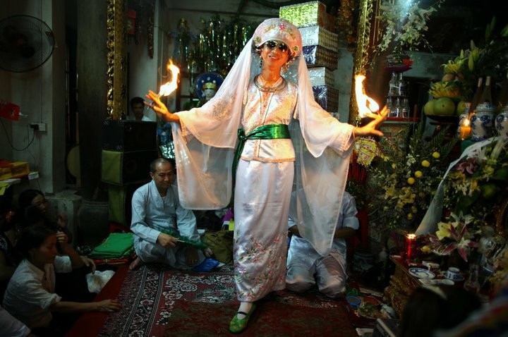 Lên đồng - Nghi lễ dân gian ảnh 7