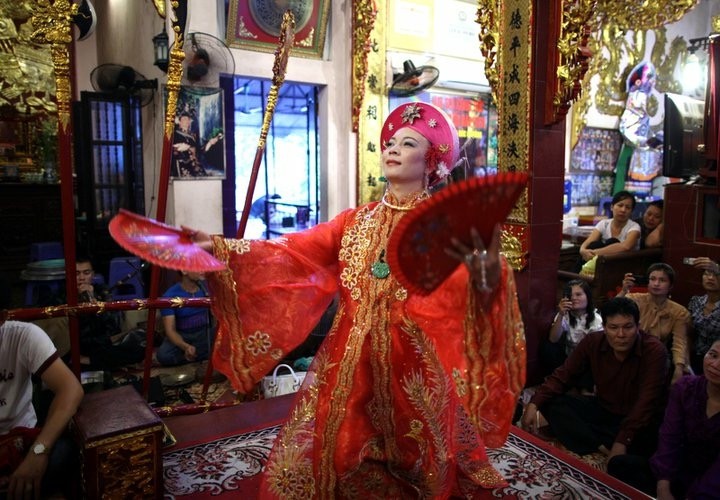 Lên đồng - Nghi lễ dân gian ảnh 9