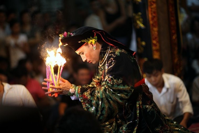 Lên đồng - Nghi lễ dân gian ảnh 12