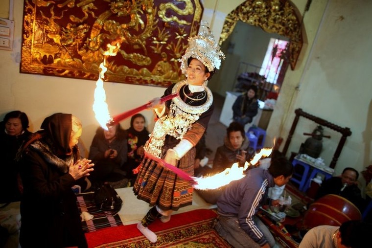 Lên đồng - Nghi lễ dân gian ảnh 16