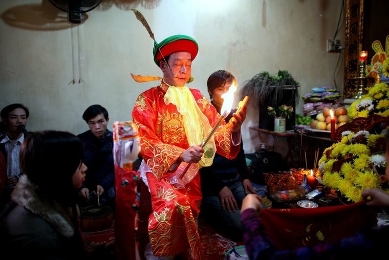 Lên đồng - Nghi lễ dân gian ảnh 17