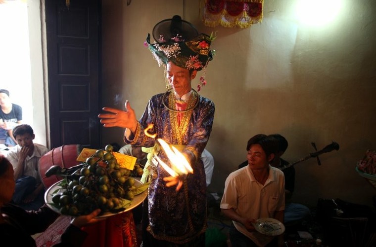 Lên đồng - Nghi lễ dân gian ảnh 18