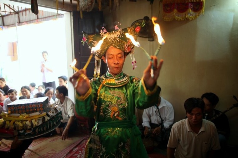 Lên đồng - Nghi lễ dân gian ảnh 19