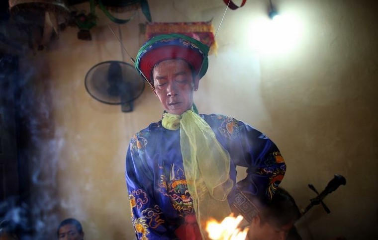 Lên đồng - Nghi lễ dân gian ảnh 23