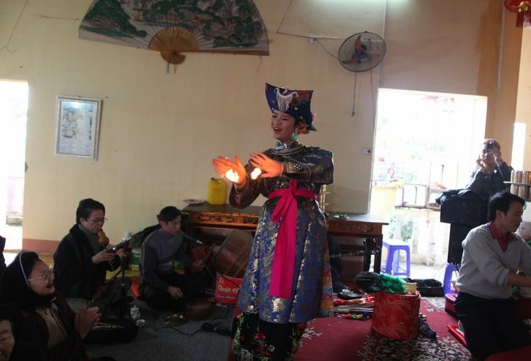 Lên đồng - Nghi lễ dân gian ảnh 24