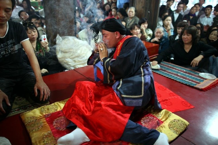 Lên đồng - Nghi lễ dân gian ảnh 26