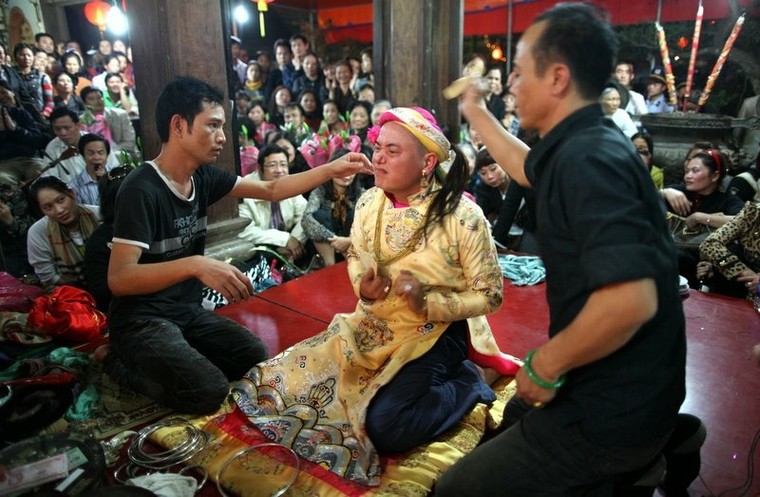 Lên đồng - Nghi lễ dân gian ảnh 28