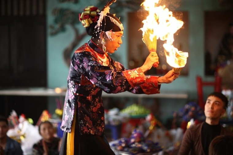 Lên đồng - Nghi lễ dân gian ảnh 30