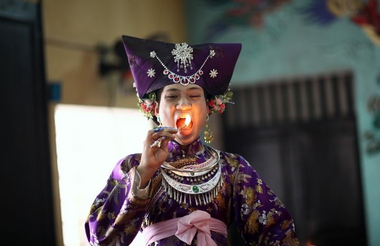 Bộ ảnh về nghi thức lên đồng (phần II) ảnh 1