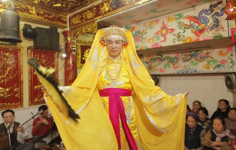 Bộ ảnh về nghi thức lên đồng (phần II) ảnh 5