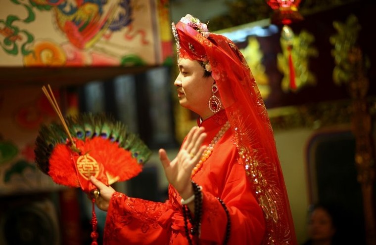 Bộ ảnh về nghi thức lên đồng (phần II) ảnh 6