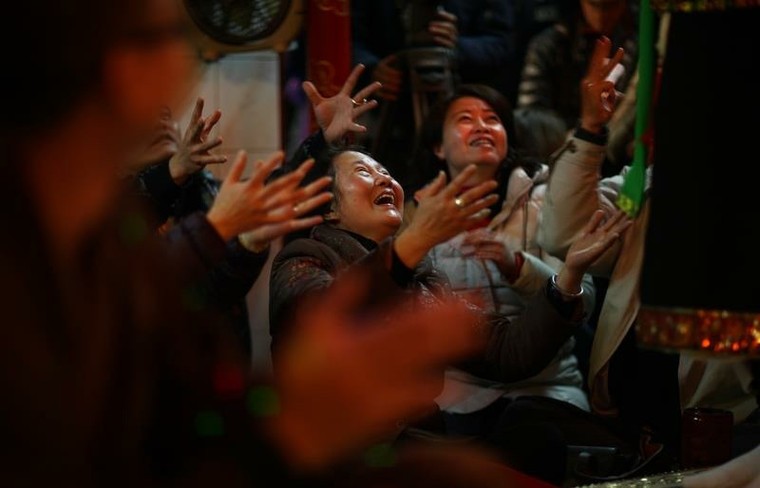 Bộ ảnh về nghi thức lên đồng (phần II) ảnh 10