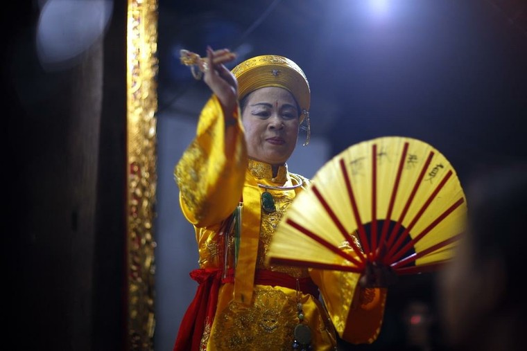 Bộ ảnh về nghi thức lên đồng (phần II) ảnh 13