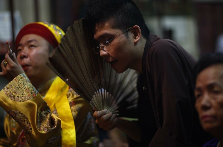 Bộ ảnh về nghi thức lên đồng (phần II) ảnh 16