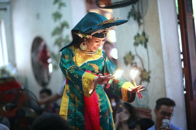 Bộ ảnh về nghi thức lên đồng (phần II) ảnh 23