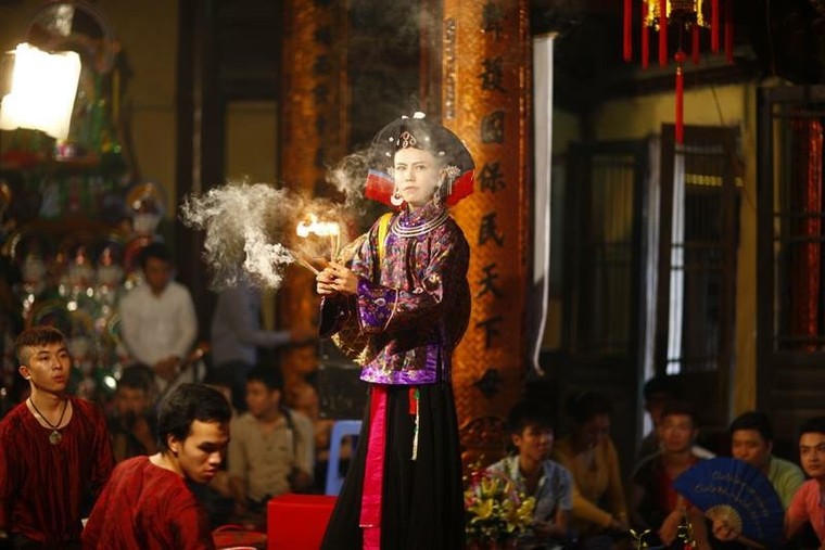 Bộ ảnh về nghi thức lên đồng (phần II) ảnh 26