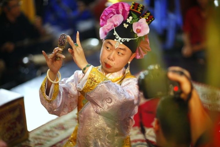 Bộ ảnh về nghi thức lên đồng (phần II) ảnh 27