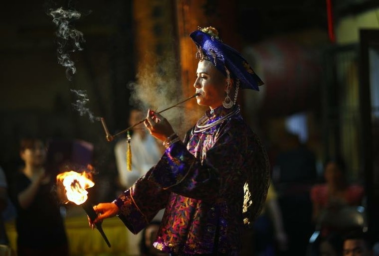 Bộ ảnh về nghi thức lên đồng (phần II) ảnh 28