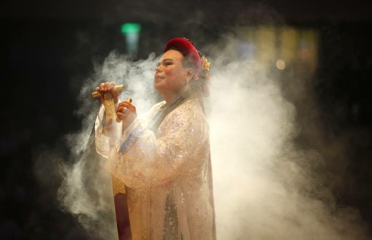 Bộ ảnh về nghi thức lên đồng (phần II) ảnh 31