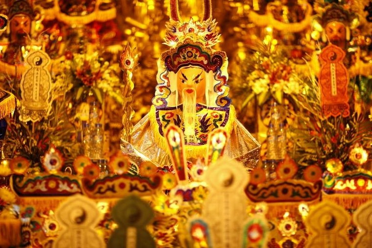 Bộ ảnh về nghi thức lên đồng (phần II) ảnh 33