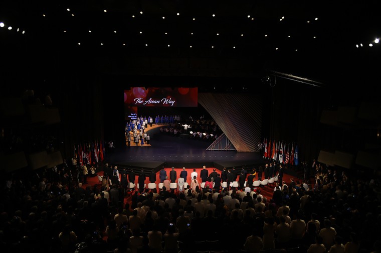 Thủ tướng dự khai mạc ASEAN-31 ảnh 1