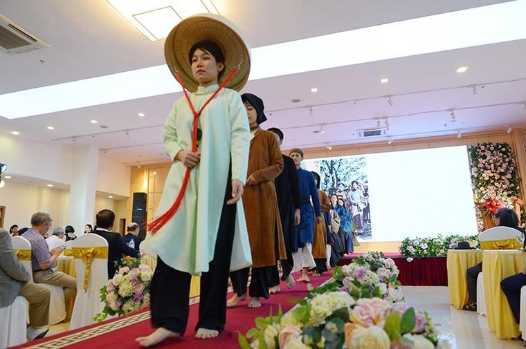 Tôn vinh cổ phục truyền thống trong ngày Di sản Văn hóa Việt Nam lần thứ IV ảnh 10