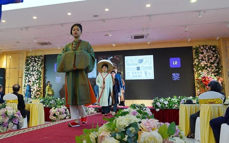 Tôn vinh cổ phục truyền thống trong ngày Di sản Văn hóa Việt Nam lần thứ IV ảnh 9