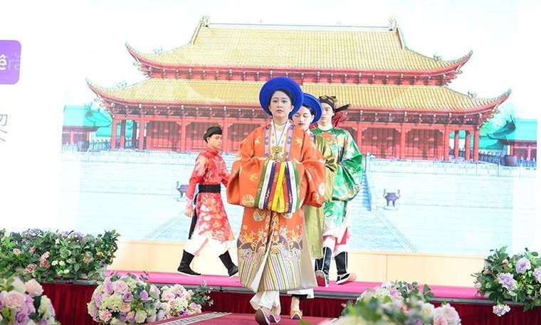 Tôn vinh cổ phục truyền thống trong ngày Di sản Văn hóa Việt Nam lần thứ IV ảnh 8