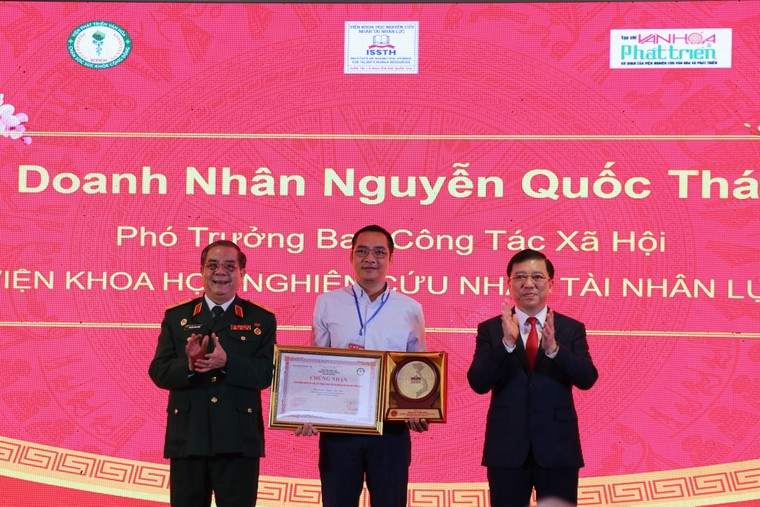Mang mùa Xuân đến người dân nghèo giáp biên giới ảnh 4