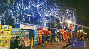 Phố đi bộ Hồ Gươm vẫn hoạt động suốt dịp nghỉ lễ ảnh 2