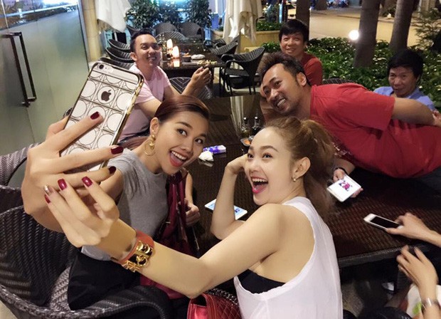 Bạn đã biết hết những kẻ chuyên phá bĩnh hình ảnh của showbiz Việt chưa? ảnh 1