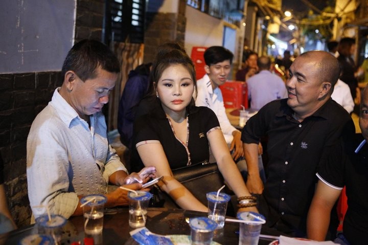 Các nghệ sĩ Việt đau buồn đến viếng nghệ sĩ Khánh Nam ảnh 6