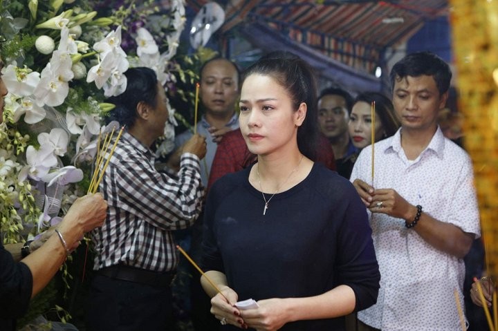 Các nghệ sĩ Việt đau buồn đến viếng nghệ sĩ Khánh Nam ảnh 7