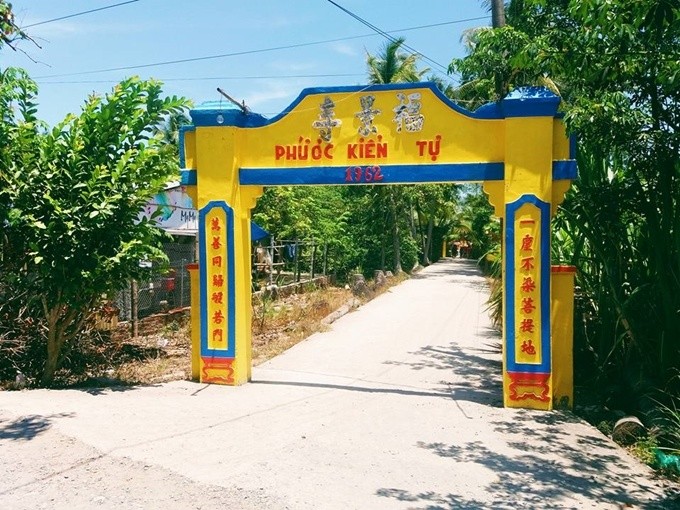 Chùa Lá Sen - điểm đến hot nhất miền Tây mùa nước nổi ảnh 2