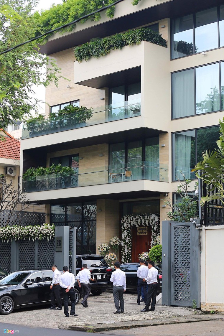 Dàn xế sang chuẩn bị cho lễ rước dâu Hoa hậu Đặng Thu Thảo ảnh 3