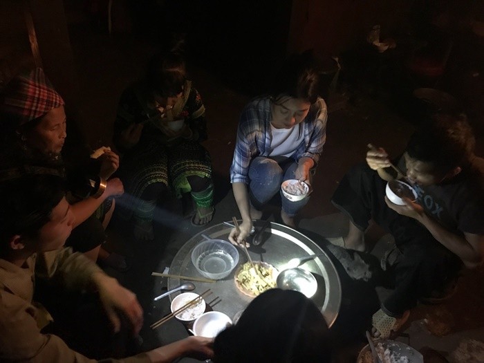 Hoa hậu Đỗ Mỹ Linh mắc kẹt ở Yên Bái do mưa lũ ảnh 2