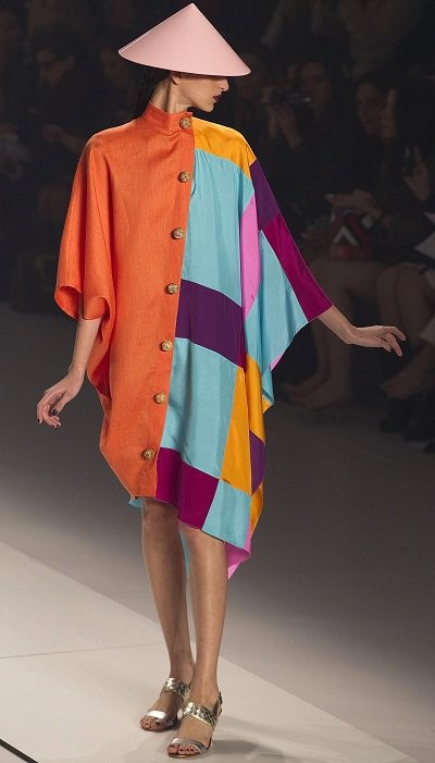 Nón lá Việt Nam 'oanh tạc' khắp các sàn diễn lớn ảnh 13