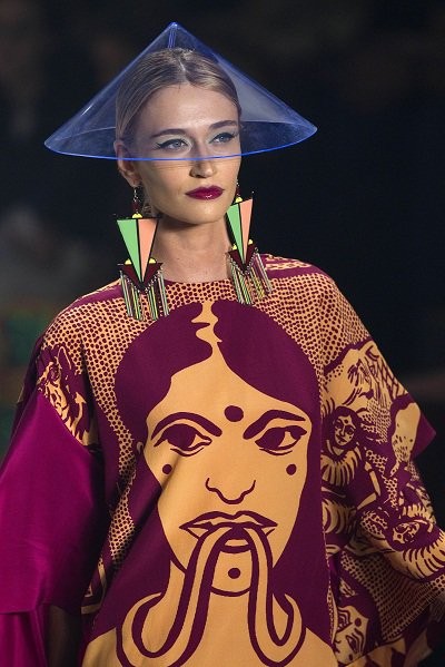 Nón lá Việt Nam 'oanh tạc' khắp các sàn diễn lớn ảnh 15