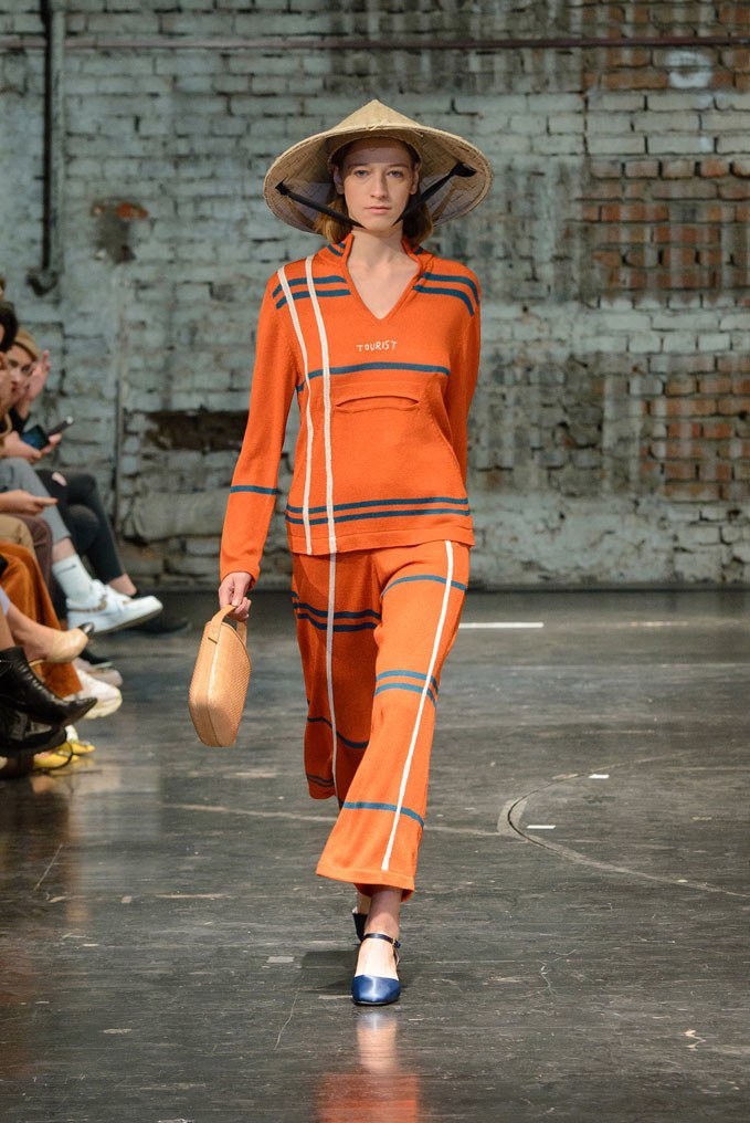 Nón lá Việt Nam 'oanh tạc' khắp các sàn diễn lớn ảnh 2